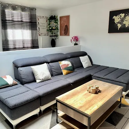 Apartment A 50m De La *