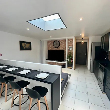 Apartment A 50m De La *